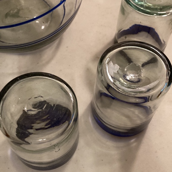 Mexican Glass Cobalt Blue Pitcher With 4 Cobalt Blue Rimmed Glasses - Picture 7 of 8